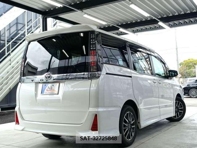 Toyota VOXY 2014-12 212081-7