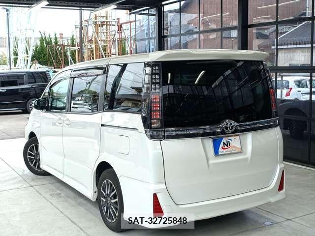 Toyota VOXY 2014-12 212081-13