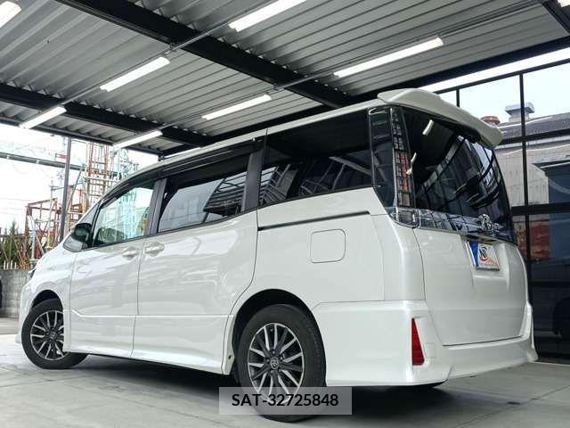 Toyota VOXY 2014-12 212081-12