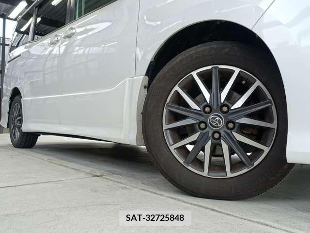 Toyota VOXY 2014-12 212081-8