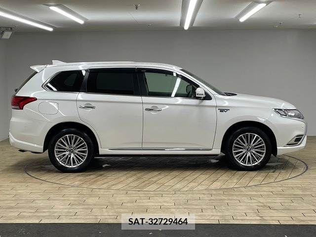 Mitsubishi OUTLANDER PHEV 2018-11 303563-15