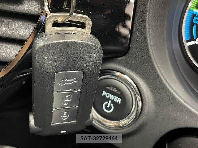 Mitsubishi OUTLANDER PHEV 2018-11 303563-10