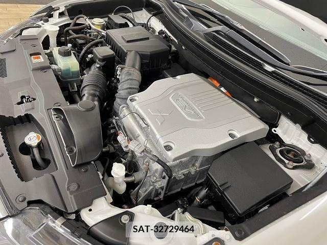 Mitsubishi OUTLANDER PHEV 2018-11 303563-17