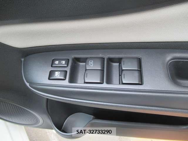Nissan NOTE 2018-02 302425-8