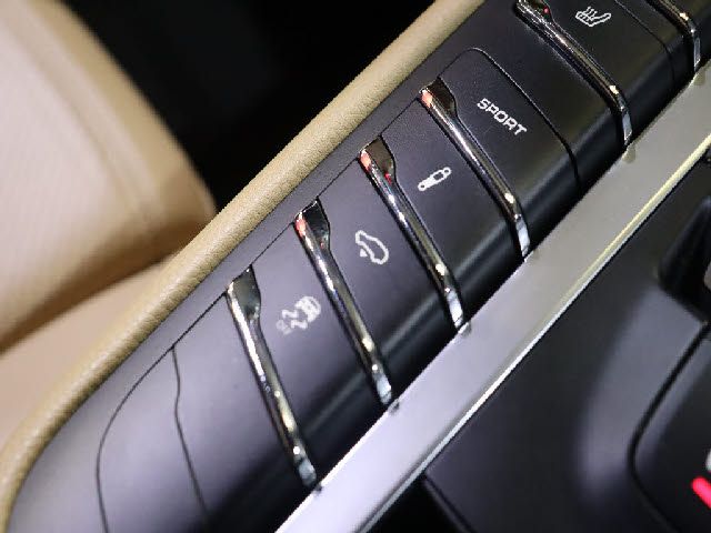 Porsche MACAN 2016-06 193364-15