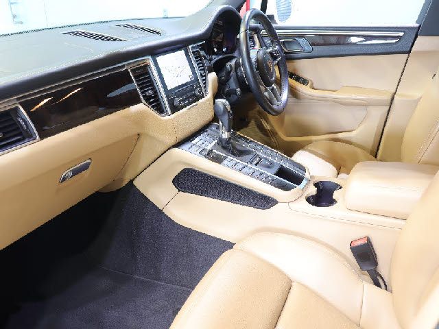 Porsche MACAN 2016-06 193364-7