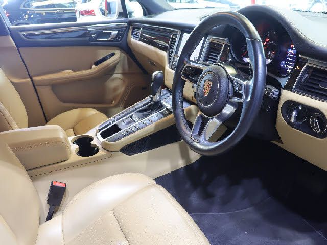 Porsche MACAN 2016-06 193364-6