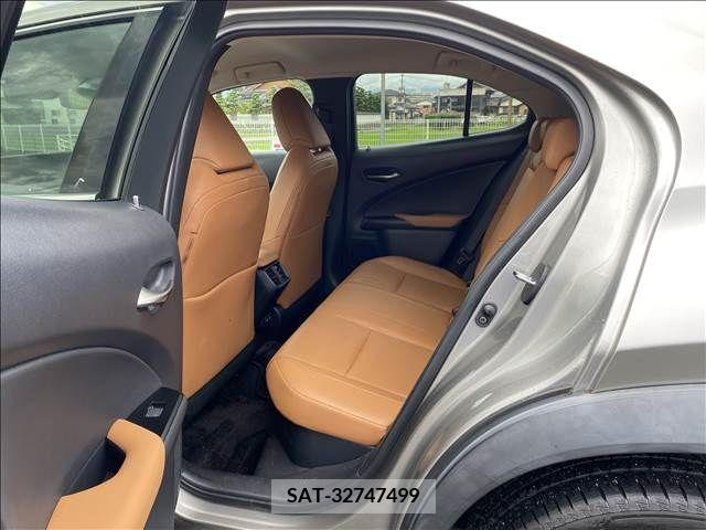 Lexus UX 2019-07 354241-5