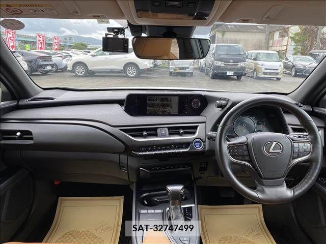 Lexus UX 2019-07 354241-11