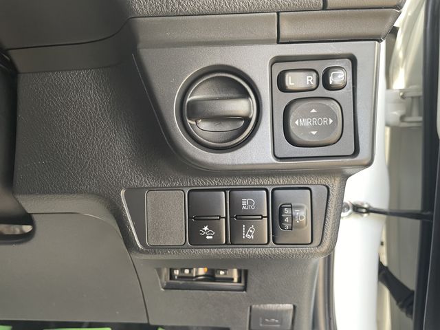 Toyota COROLLA FIELDER 2018-08 28261-11