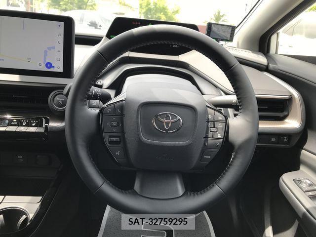 Toyota PRIUS 2023-07 281979-12