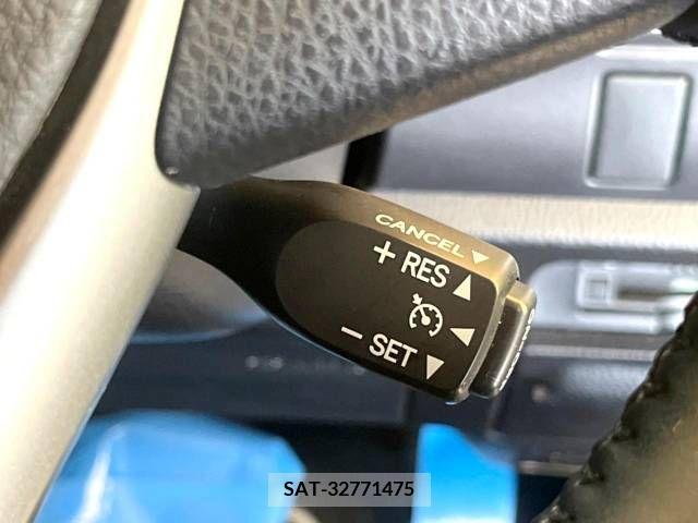 Toyota VOXY 2021-02 289023-6