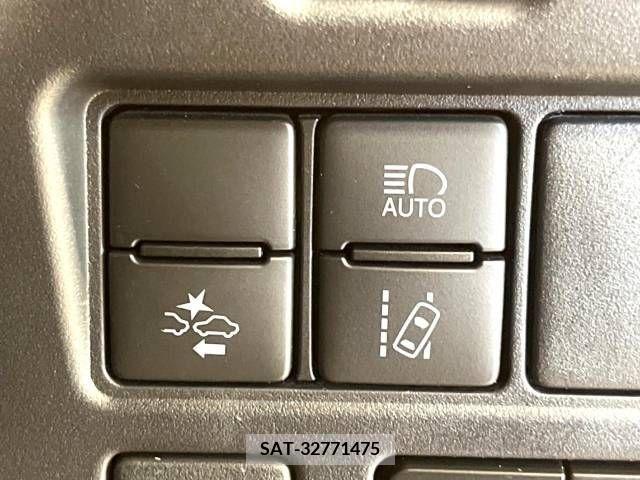 Toyota VOXY 2021-02 289023-5