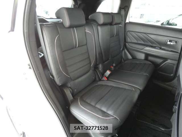 Mitsubishi OUTLANDER PHEV 2018-03 343769-6