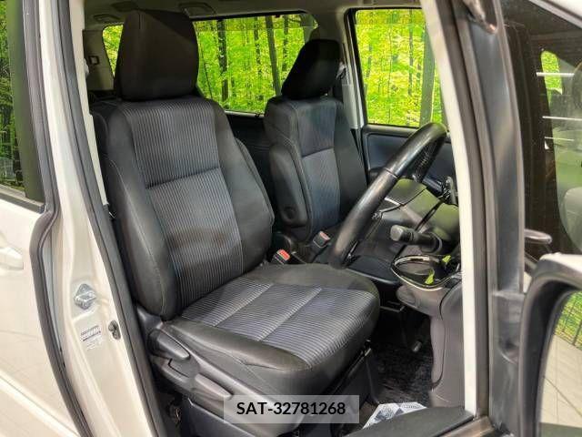 Toyota NOAH 2014-06 384810-9