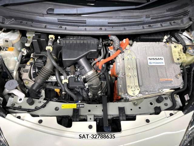 Nissan NOTE 2017-03 305369-18