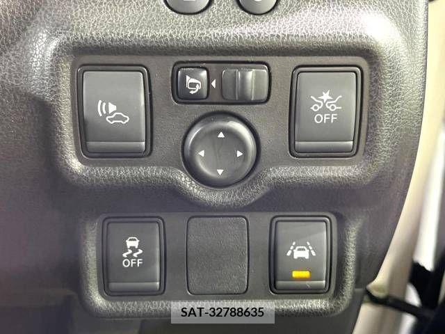 Nissan NOTE 2017-03 305369-6