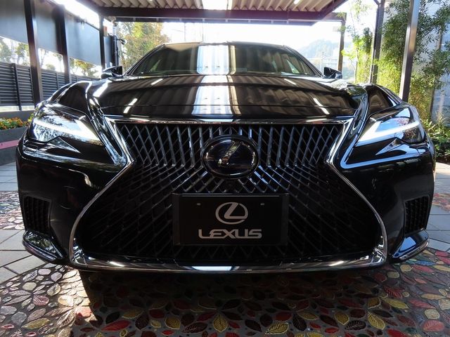 Lexus LS 2021-10 18207-3