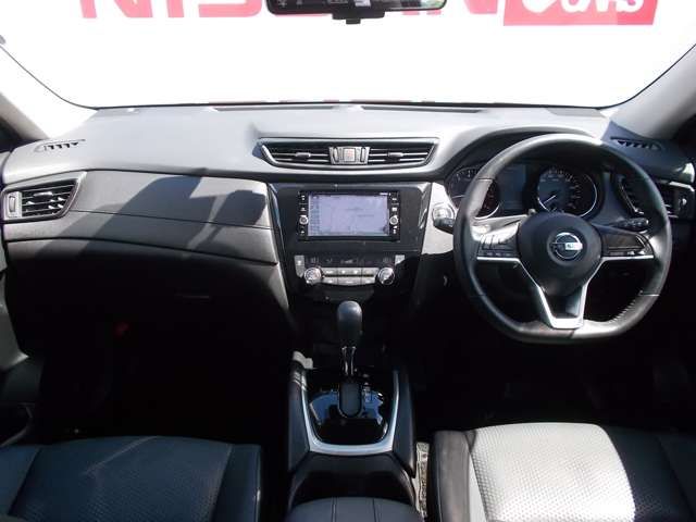 Nissan X-TRAIL 2018-02 12301-2