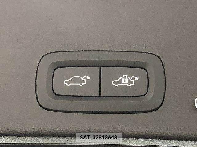 Volvo XC40 2021-07 370253-8