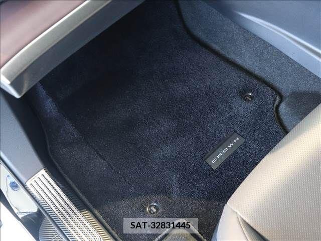 Toyota CROWN 2023-12 358175-9