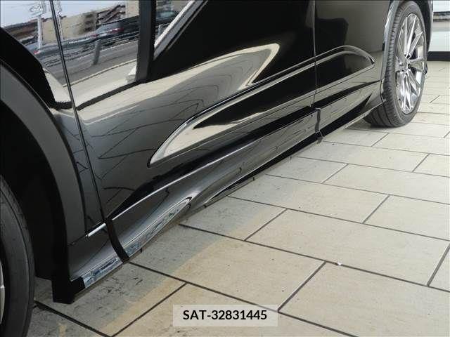 Toyota CROWN 2023-12 358175-17