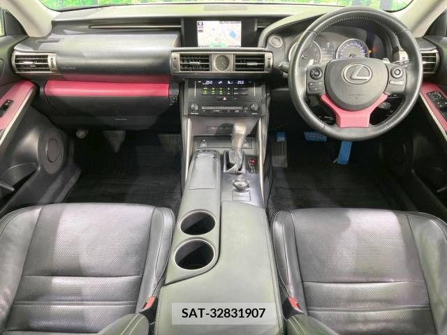 Lexus IS 2014-05 275345-1