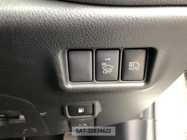 Toyota C-HR 2018-06 323042-5