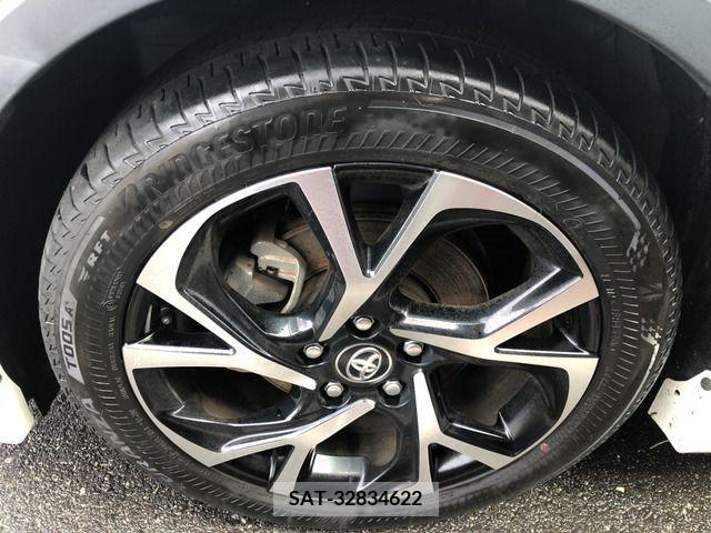 Toyota C-HR 2018-06 323042-15