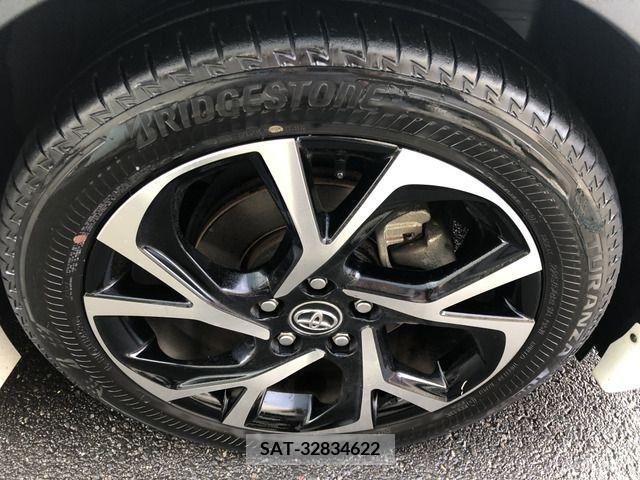 Toyota C-HR 2018-06 323042-14