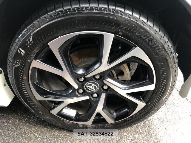 Toyota C-HR 2018-06 323042-13