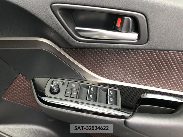 Toyota C-HR 2018-06 323042-11