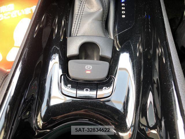 Toyota C-HR 2018-06 323042-7