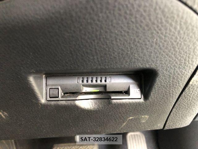Toyota C-HR 2018-06 323042-6