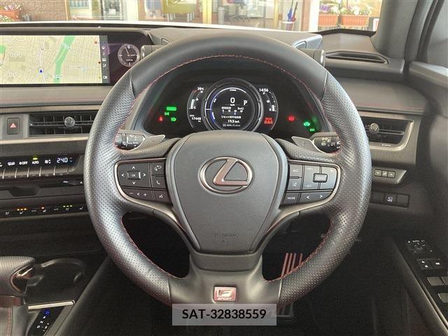 Lexus UX 2021-07 313525-5