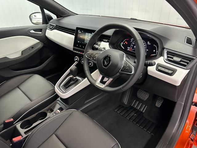 Renault LUTECIA 2023-01 23694-1