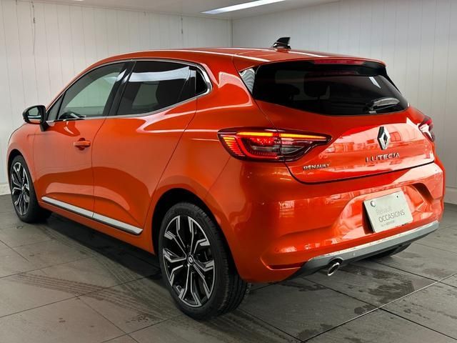 Renault LUTECIA 2023-01 23694-2