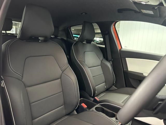 Renault LUTECIA 2023-01 23694-12
