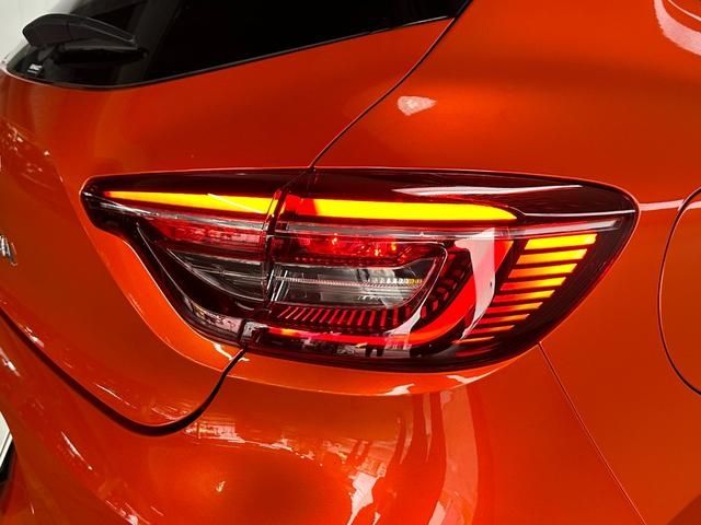 Renault LUTECIA 2023-01 23694-8