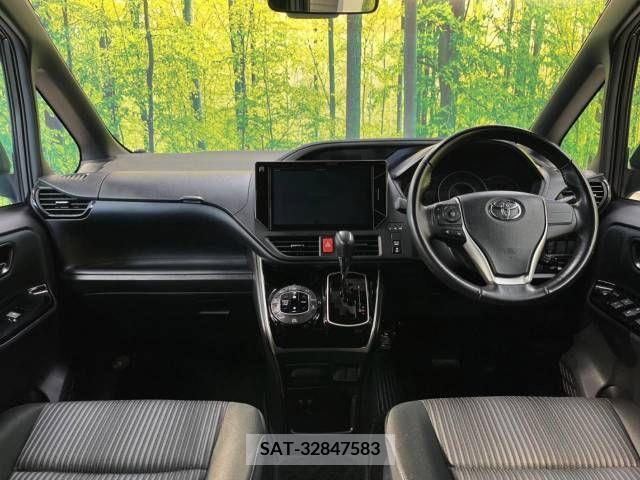 Toyota VOXY 2018-12 336595-1