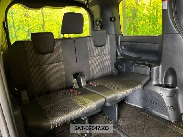 Toyota VOXY 2018-12 336595-10