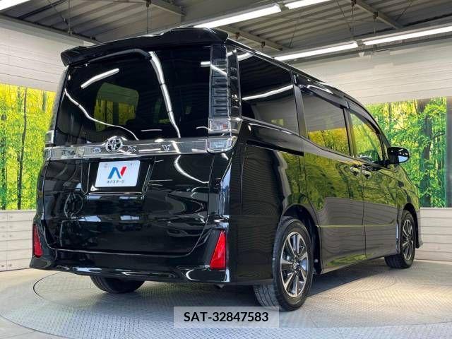 Toyota VOXY 2018-12 336595-18