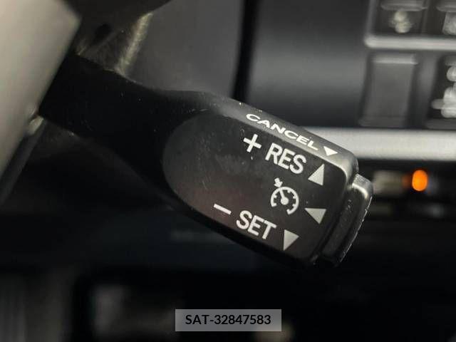 Toyota VOXY 2018-12 336595-6