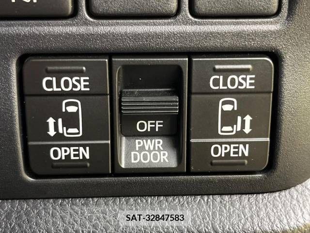 Toyota VOXY 2018-12 336595-3