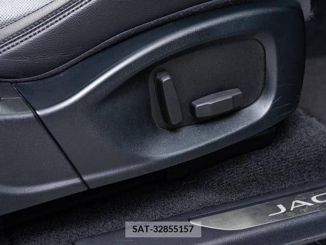 Jaguar E-PACE 2018-09 273478-3