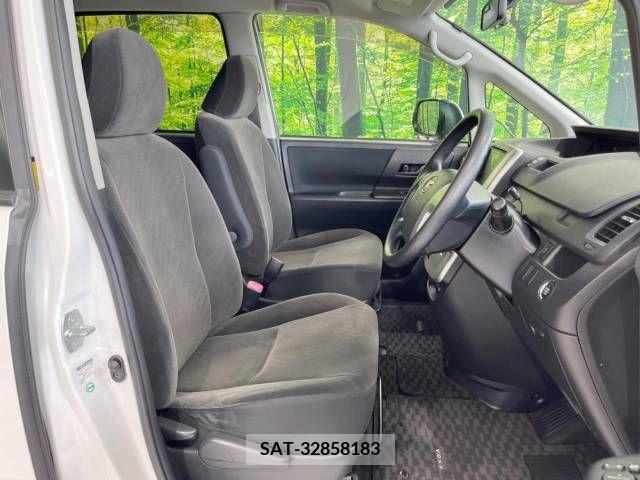 Toyota VOXY 2012-02 326472-8