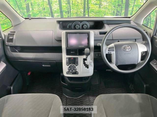 Toyota VOXY 2012-02 326472-1