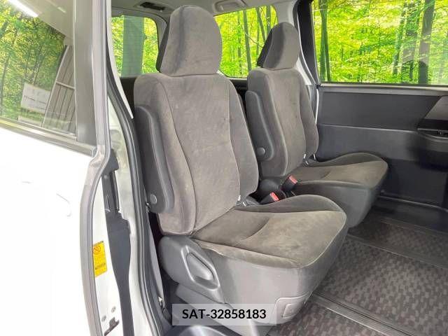 Toyota VOXY 2012-02 326472-9