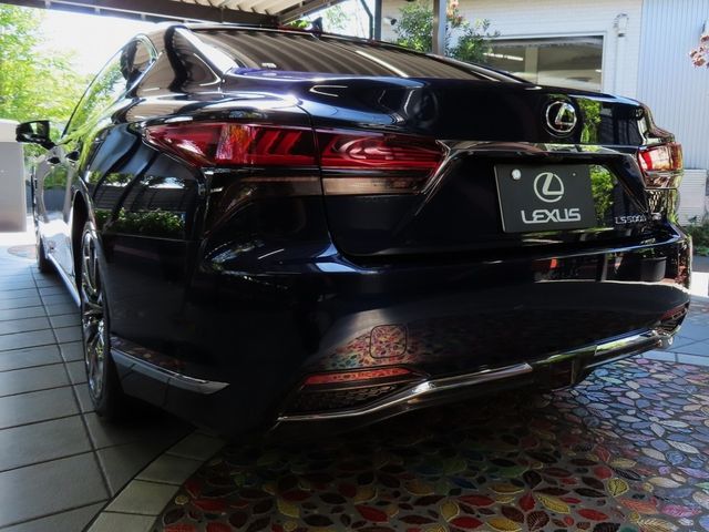 Lexus LS 2023-03 22736-1