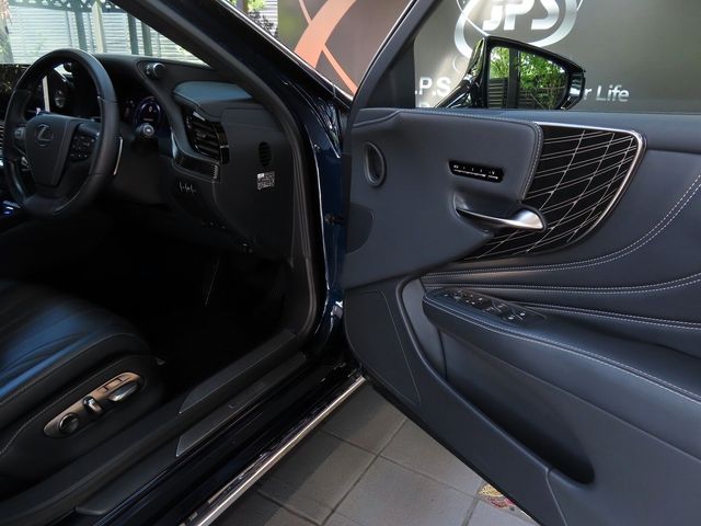 Lexus LS 2023-03 22736-15